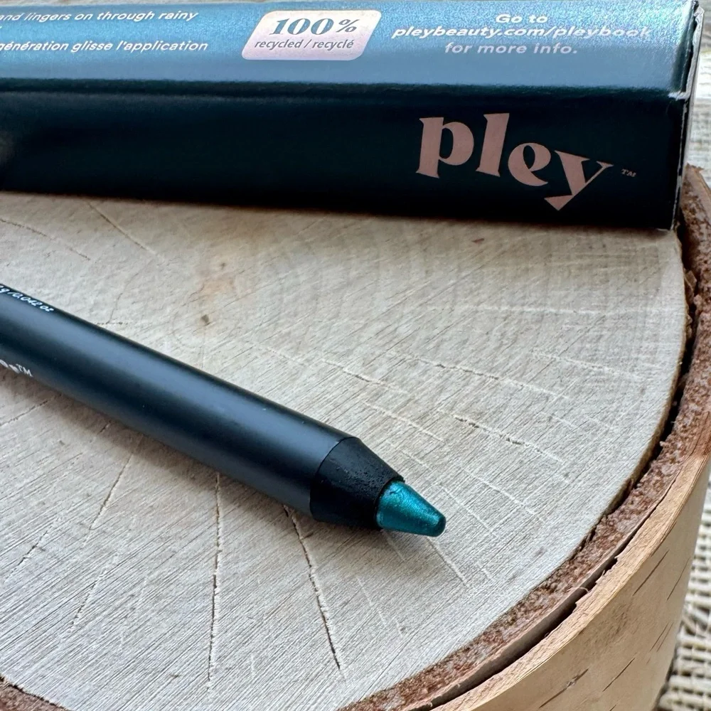 Pley Let it Linger 12-hour Longwear Eyeliner - Cyber Fairy (Bright Turquoise)